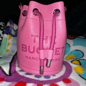 THE LEATHER MICRO BUCKET BAG MARC JACOBS